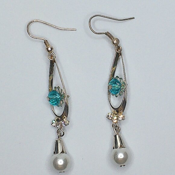 Blue crystal flower with pearl dangle earrings - Picture 7 of 7